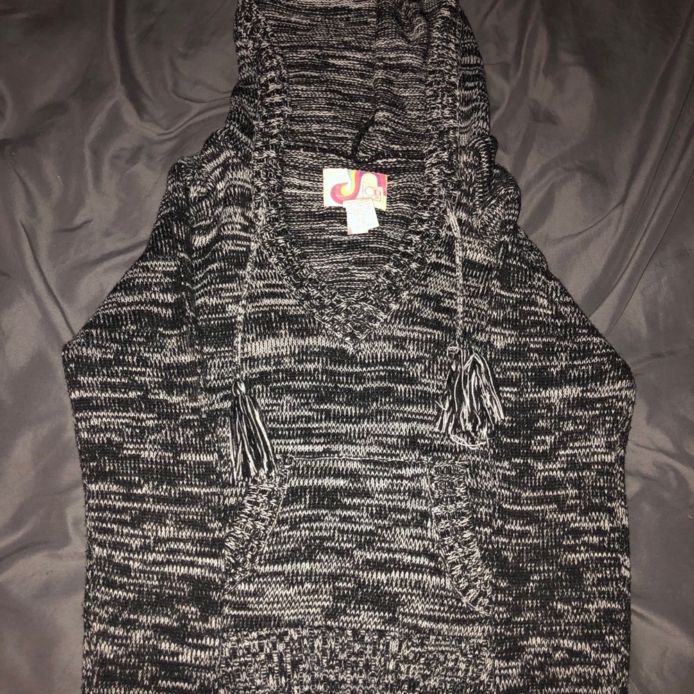 Hooded sweater